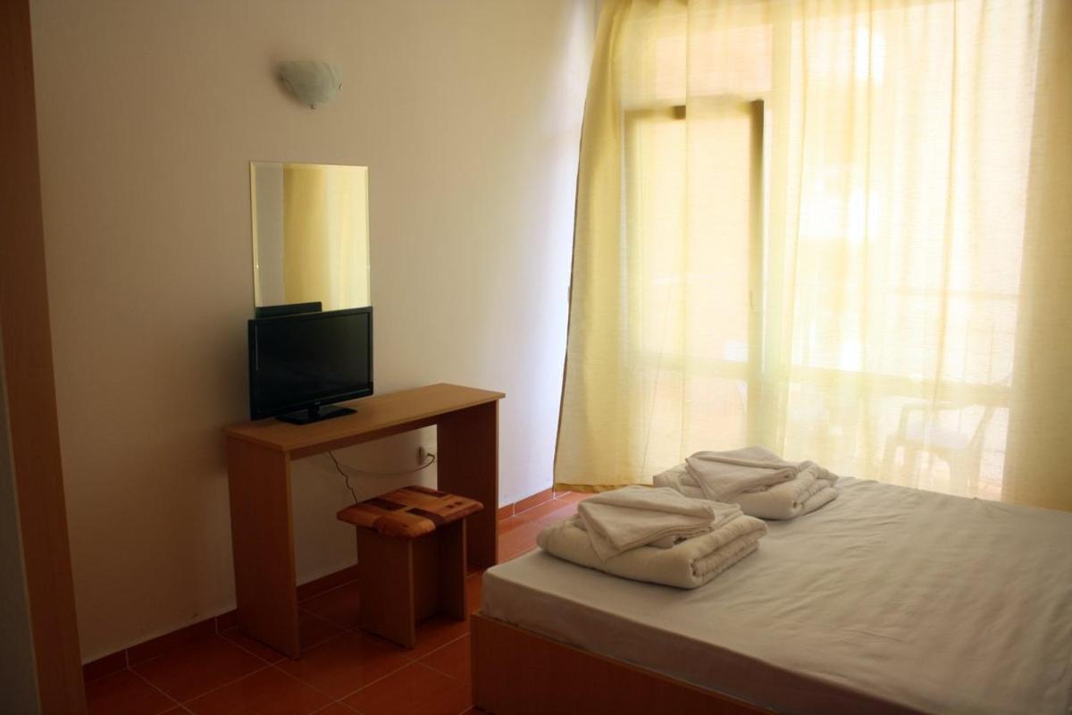 Guest Rooms Venera Primorsko Exterior photo