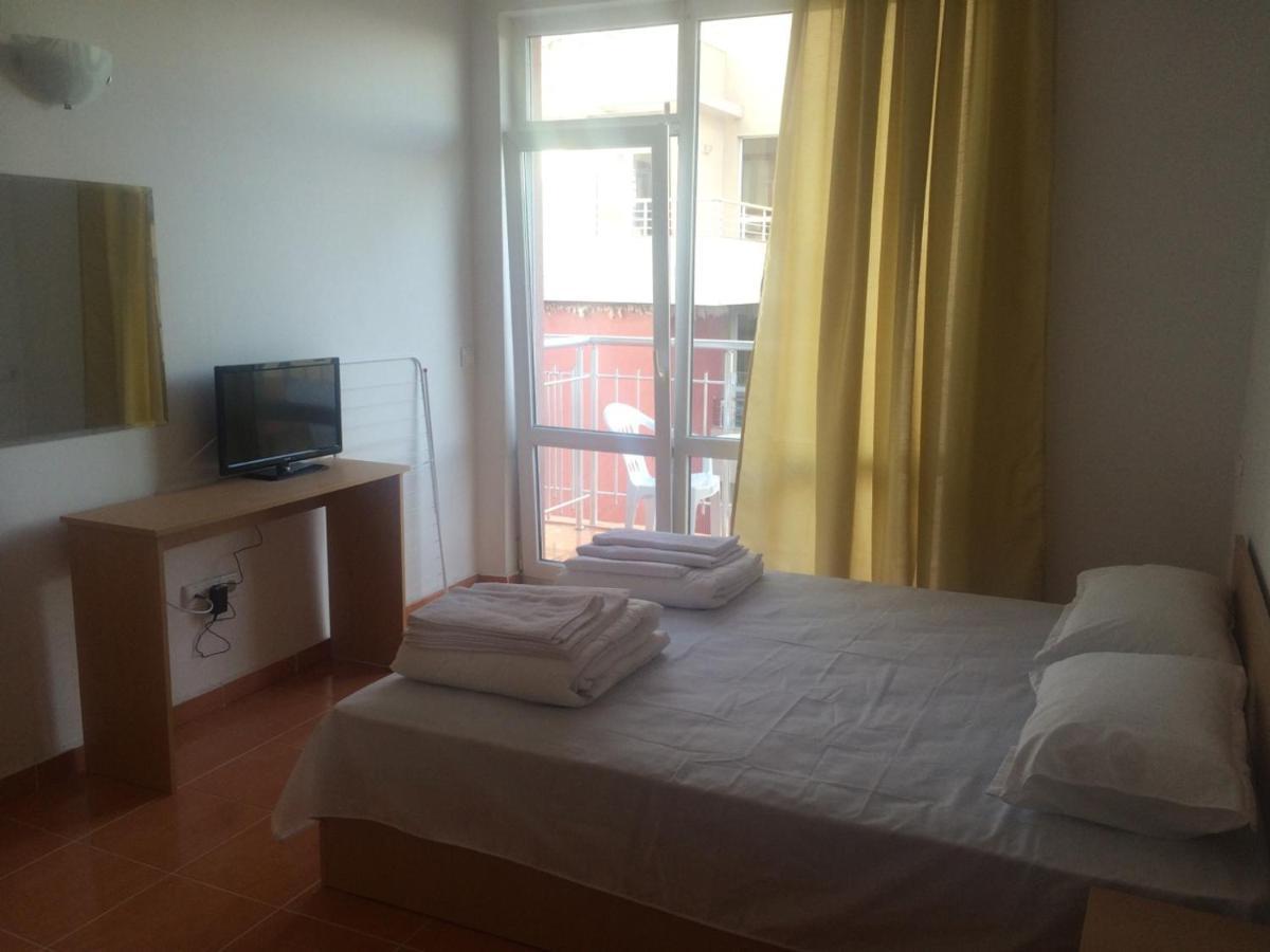 Guest Rooms Venera Primorsko Exterior photo
